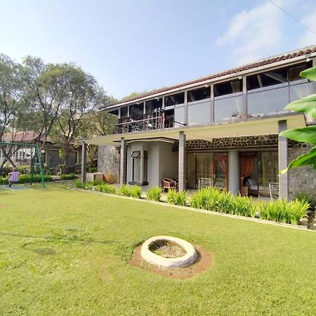 Villa Bukit Danau Lot 14 Cinengangirang Exterior foto