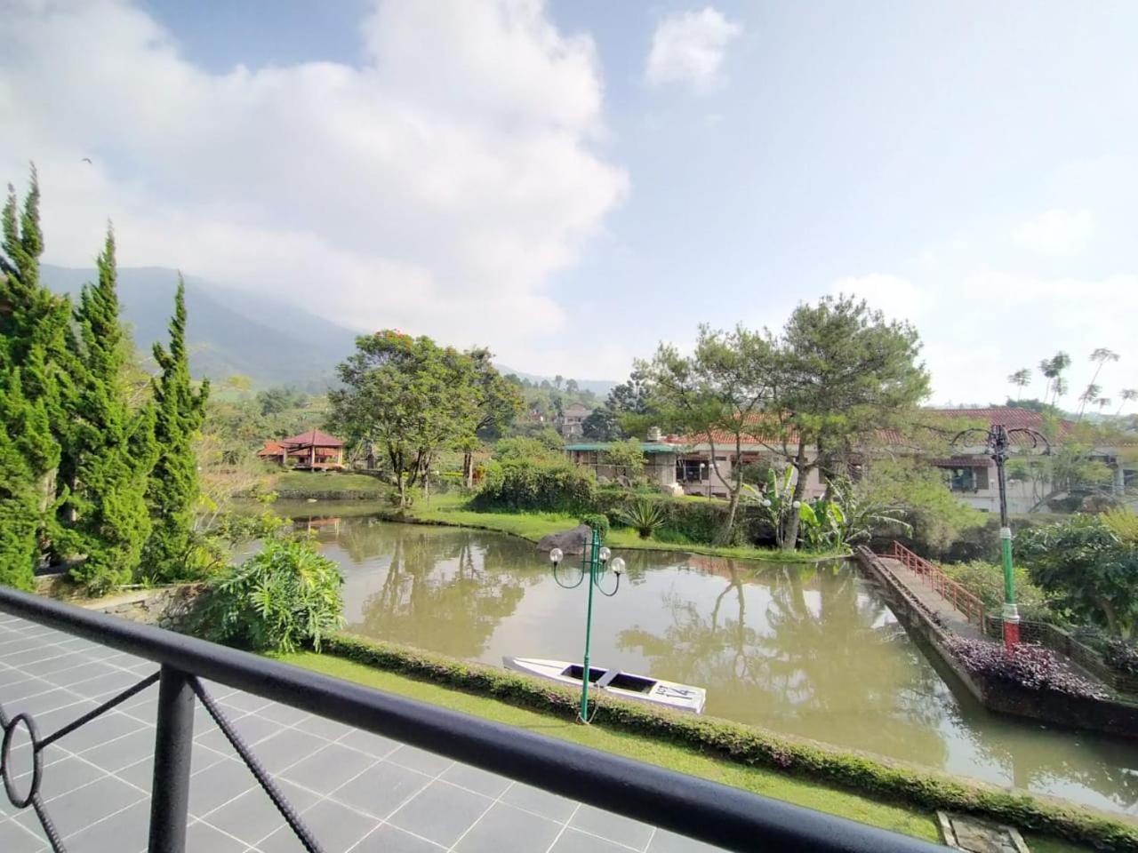 Villa Bukit Danau Lot 14 Cinengangirang Exterior foto