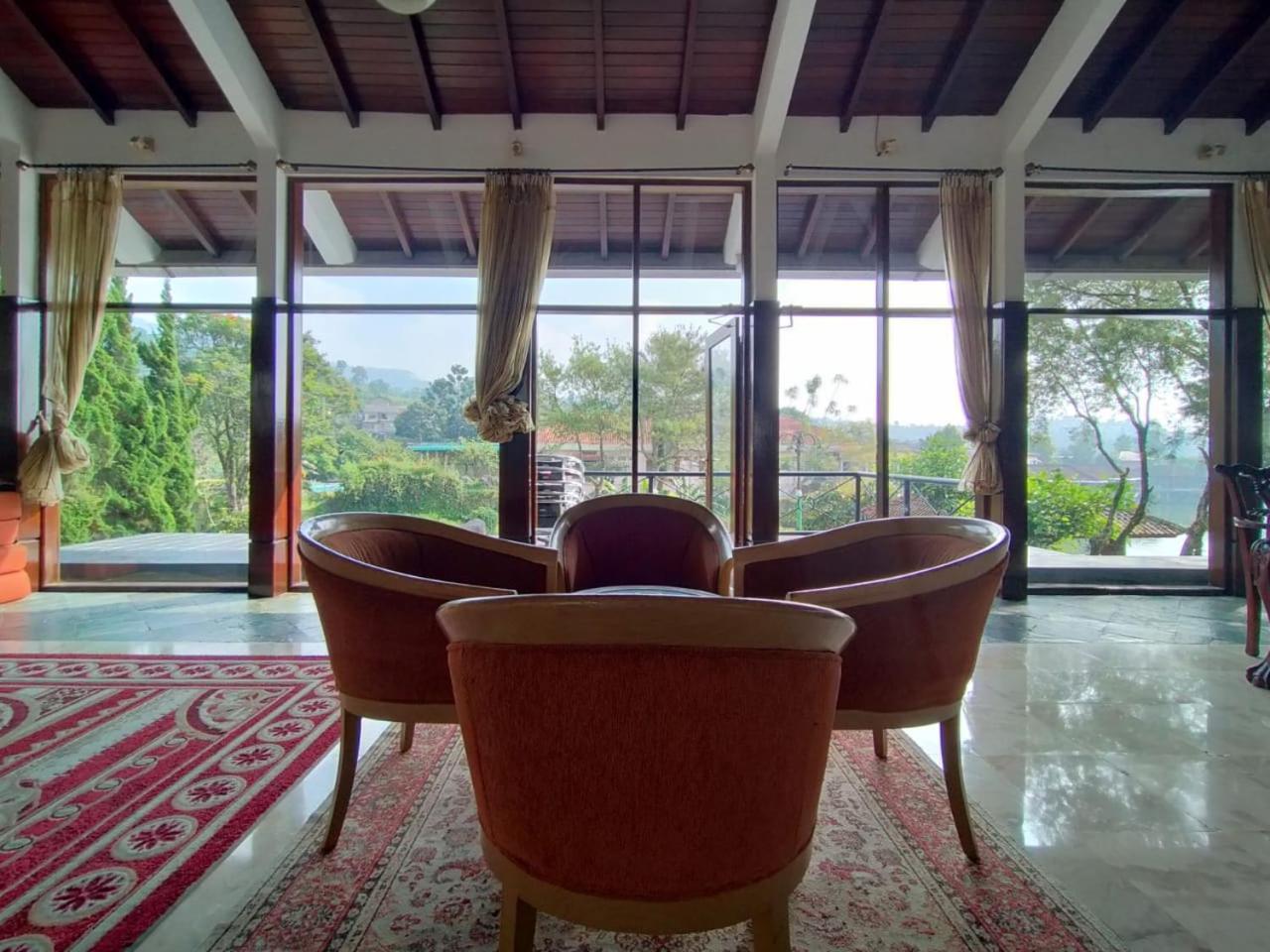 Villa Bukit Danau Lot 14 Cinengangirang Exterior foto