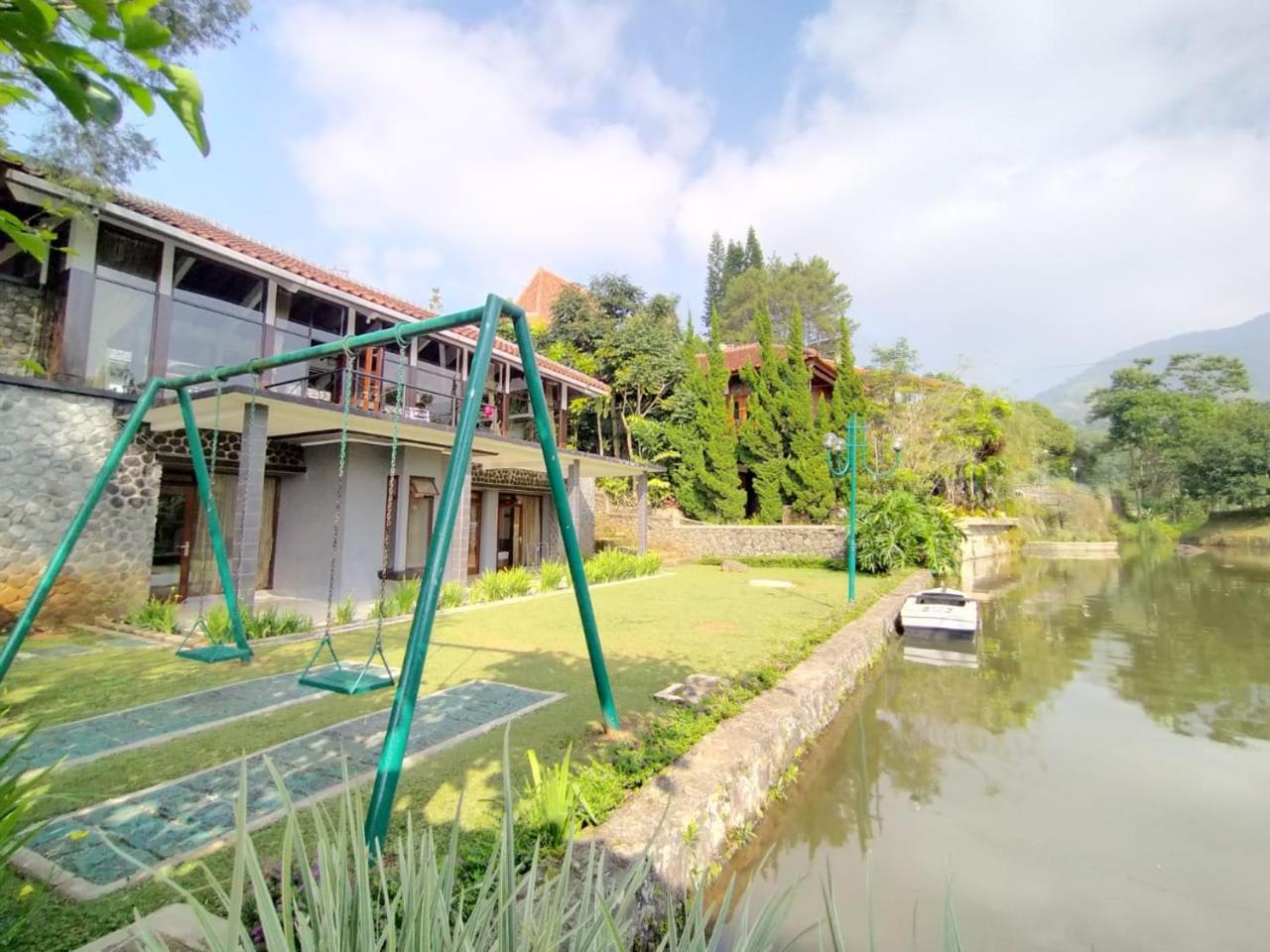 Villa Bukit Danau Lot 14 Cinengangirang Exterior foto